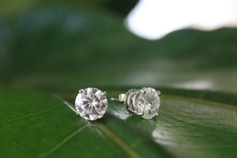 Moissanite Earrings: The Perfect Gift for Her 